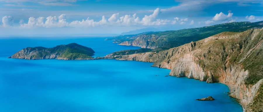 Insula din Grecia care oferă 500 de euro pe lună, cazare și mâncare