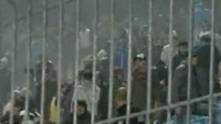 Peluza Sud: "Firma de securitate a intervenit cu spray-urile din dotare desi in tribuna erau copii, femei si oameni batrani"