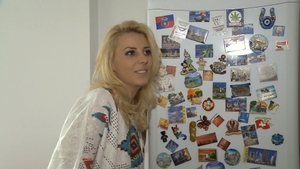 Alina Plugaru s-a facut fata de casa si-i cea mai buna bucatareasa! Vezi cine-i umple congelatorul blondinei...in mod regulat!