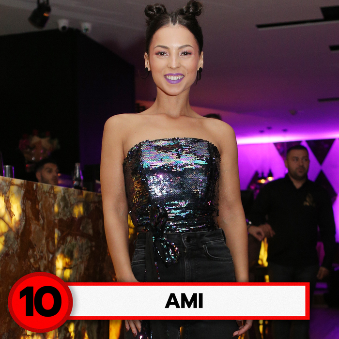 Top 30 cei mai discreți sâni din showbiz. Ce poziții ocupă Corina Caragea, Sandra Izbașa sau Iulia Albu?!