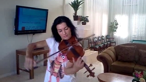 N-ai mai auzit-o cântând aşa pasional! Vezi un VIDEO de colecţie cu Silvia Lăuneanu cântând cea mai celebră baladă românească!