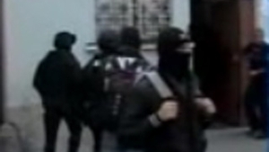 VIDEO Grupare de trafic de droguri ce functiona dupa principiile unei structuri paramilitare, destructurata de procurorii DIICOT
