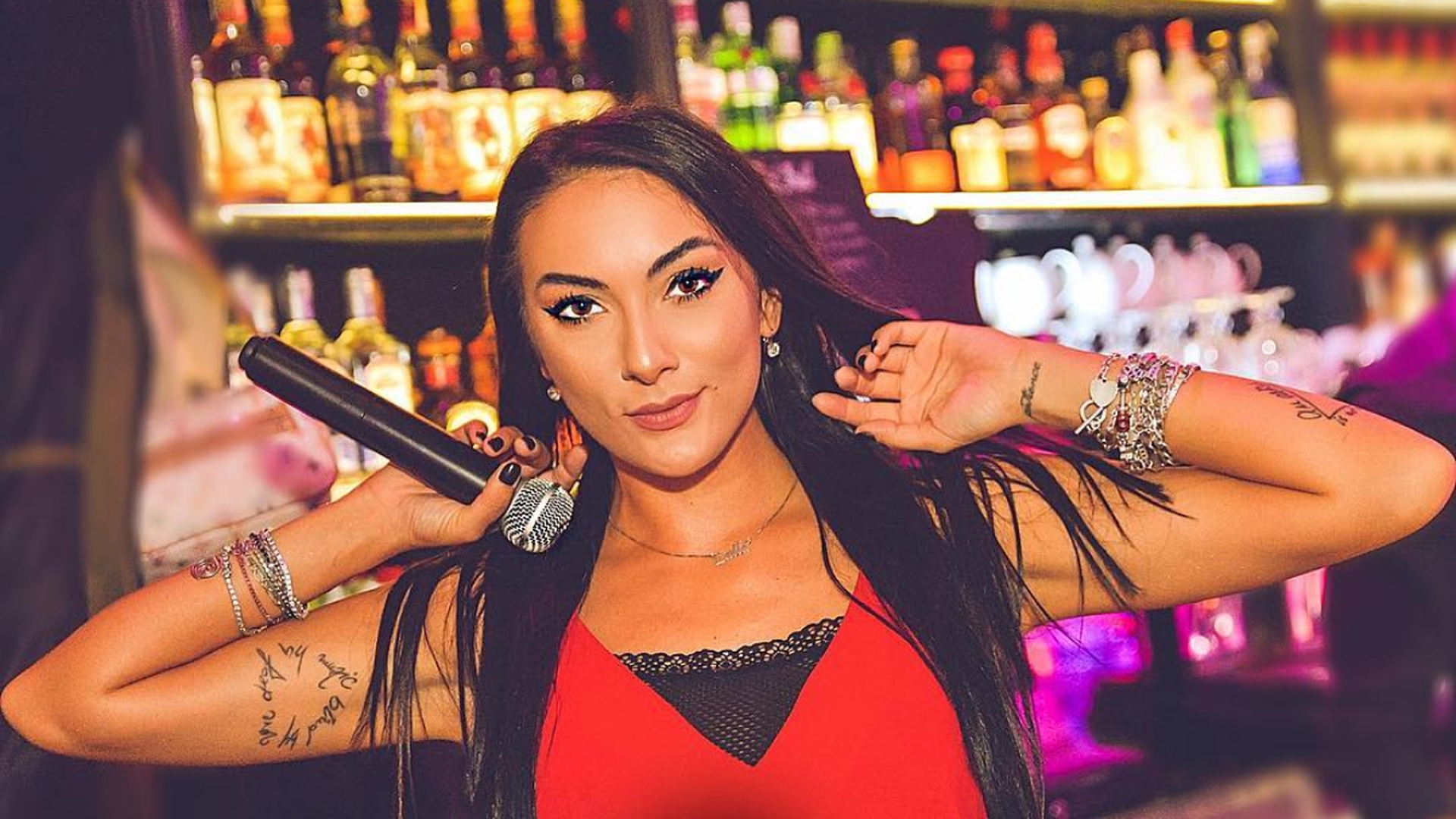 Răsturnare de situație în cazul morții lui DJ Lalla. O persoană misterioasă urmărește ce se întâmplă cu trupul femeii. Poliția o caută