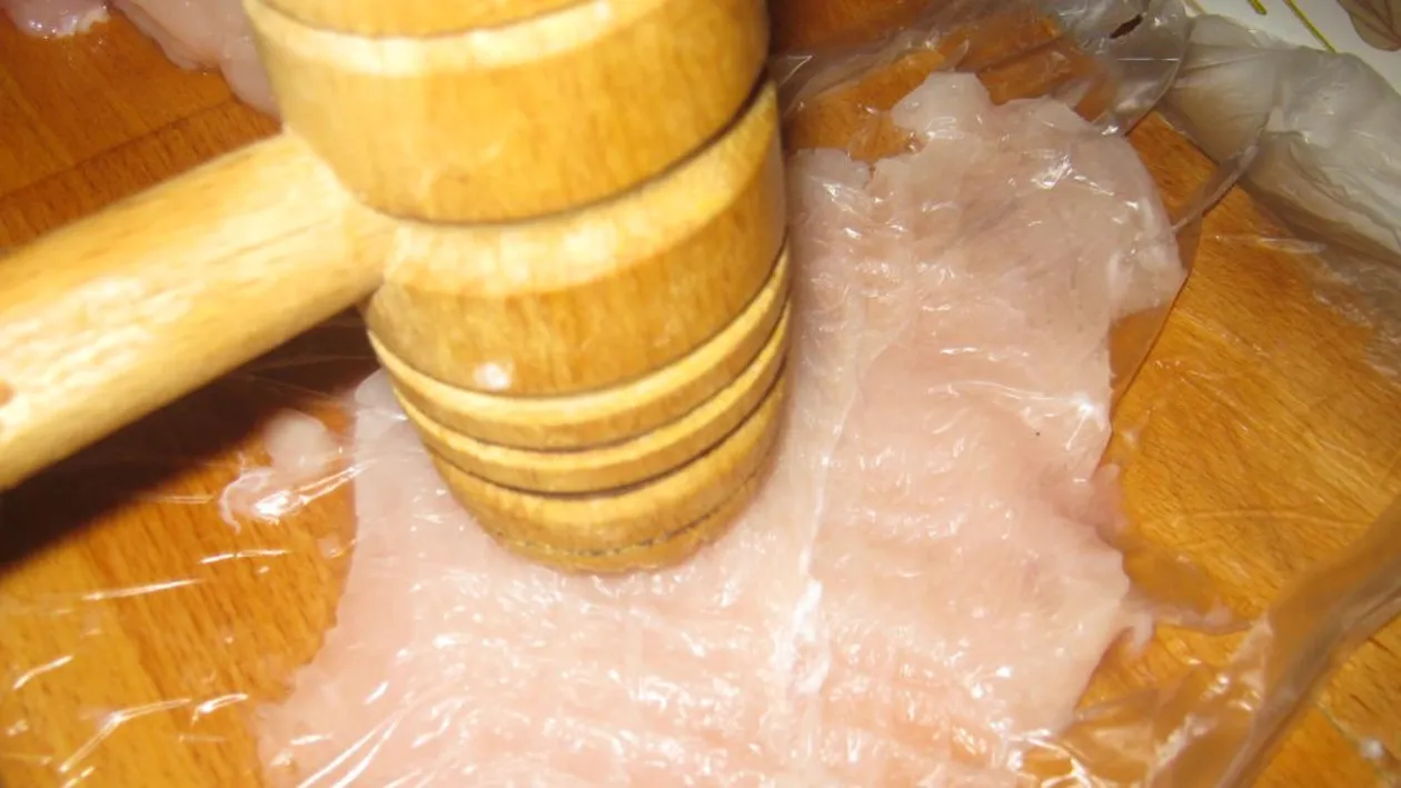 Soția l-a băgat în spital cu ciocanul de bătut șnițele! Ce are de gând să facă bărbatul