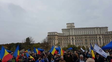 Miting impresionant în Capitală pentru România unită. Artişti celebri îi scot pe români la petrecere
