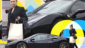 Anamaria Prodan și-a impresionat prietenul milionar cu un Ferrari 488 GTB de 250.000 €, la care a “asortat” un Hermes din piele de crocodil de 65.000 €