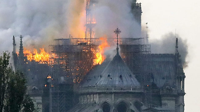 Alex Bodi, mesaj dur pentru români după incendiul de la Catedrala Notre Dame: ”Vă puneți toți poze și jeliți Parisul”