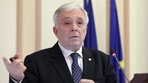 Ce pensie are Mugur Isărescu. Din 2023 și până în prezent i-a crescut considerabil