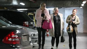 Primele imagini cu mama Vicai! Blonda este in culmea fericirii de cand femeia a venit in Romania si o ia cu ea peste tot!