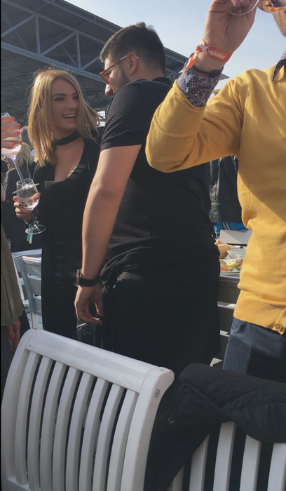 Diana Enache pare să se simtă foarte bine în compania lui Oprea Jr.