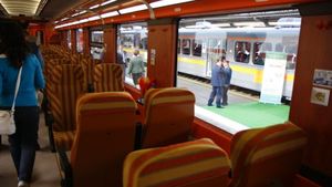 Ce a pățit o tânără în trenul București-Constanța, după ce a fost prinsă de jandarmi fără mască, deși era singură în compartiment