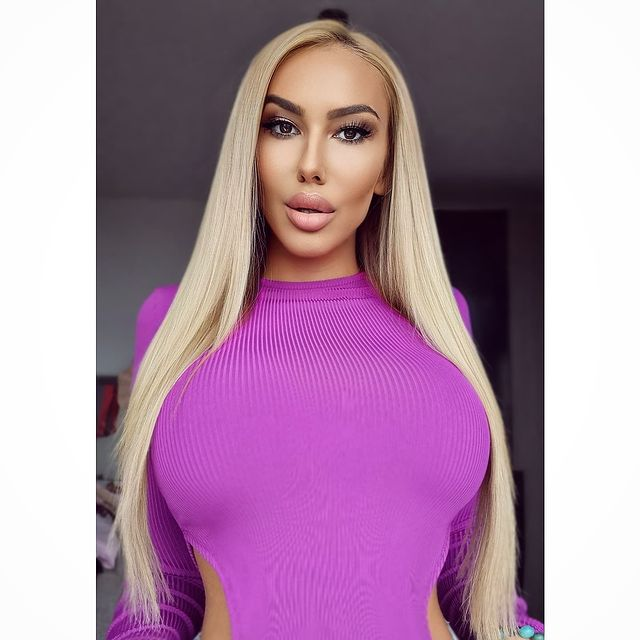Masha este tinerică, frumușică și foarte sexy!