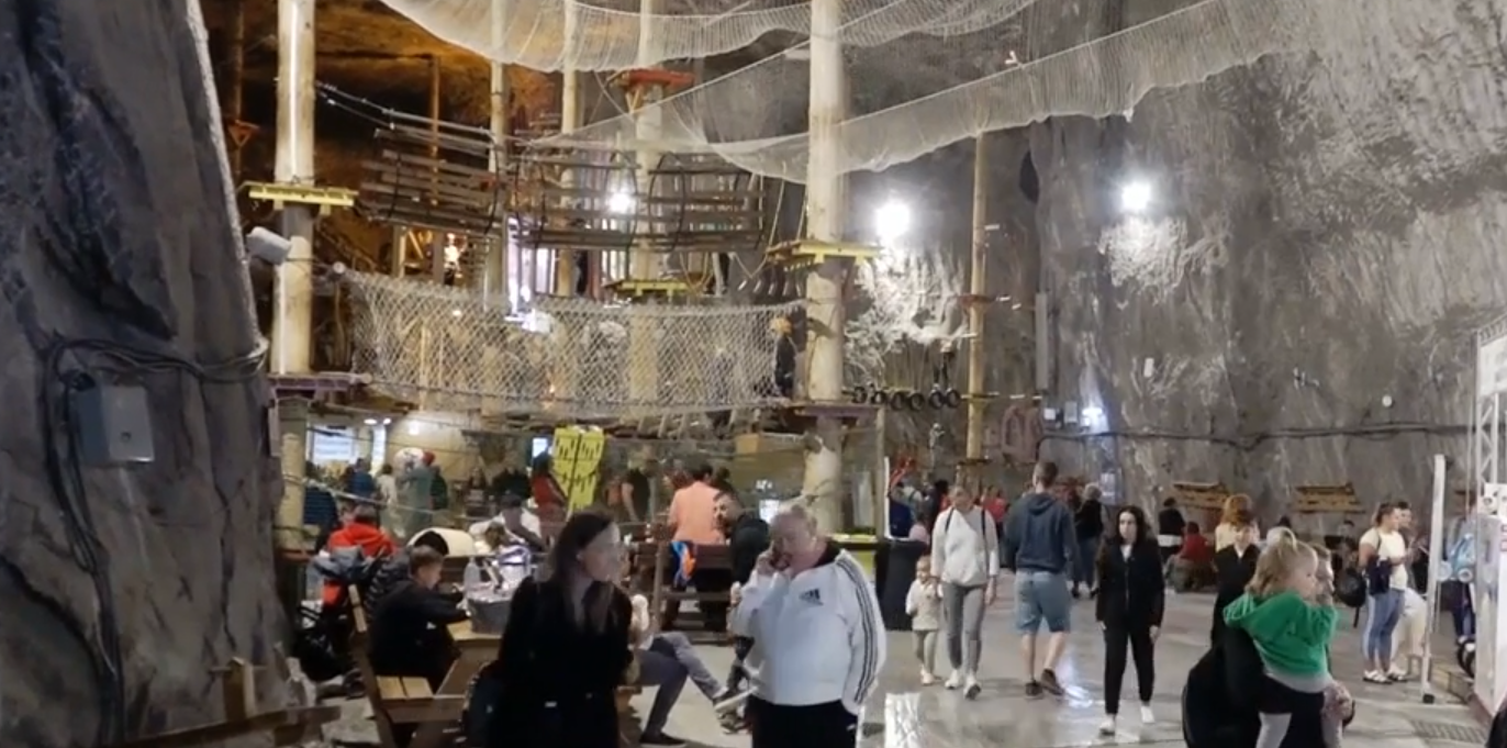 Salina Praid, un obiectiv turisti vizitat de mii de persoane, zilnic - se află în județul Harghita / sursă foto: Captură video