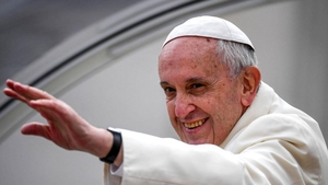Cum arată papamobilul conceput de Dacia. Suveranul Pontif îl va folosit în vizita din România
