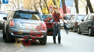 Marina Dina nu stie sa parcheze si plateste la coborare