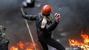 S-a deschis focul in protestatarii din Kiev! Trei oameni au fost raniti in urma incidentului! Vezi ce s-a intamplat