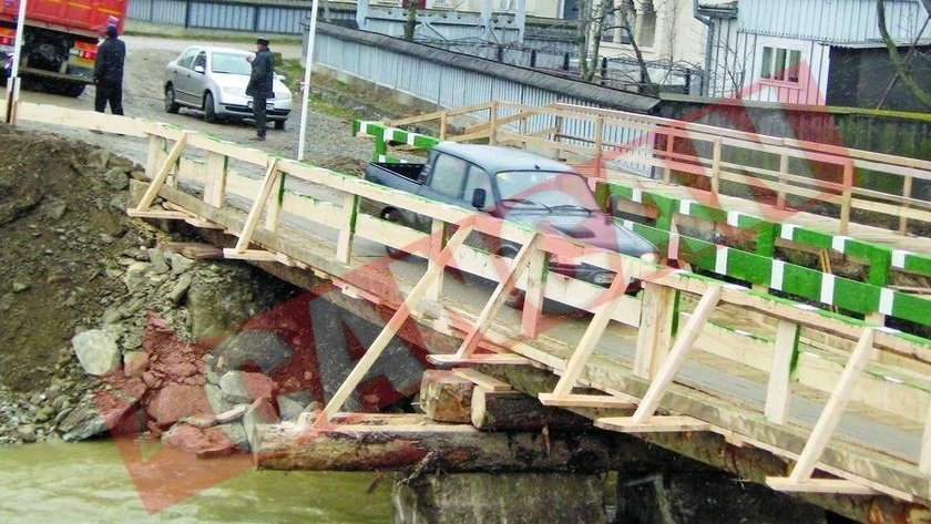 Si-au construit singuri podul