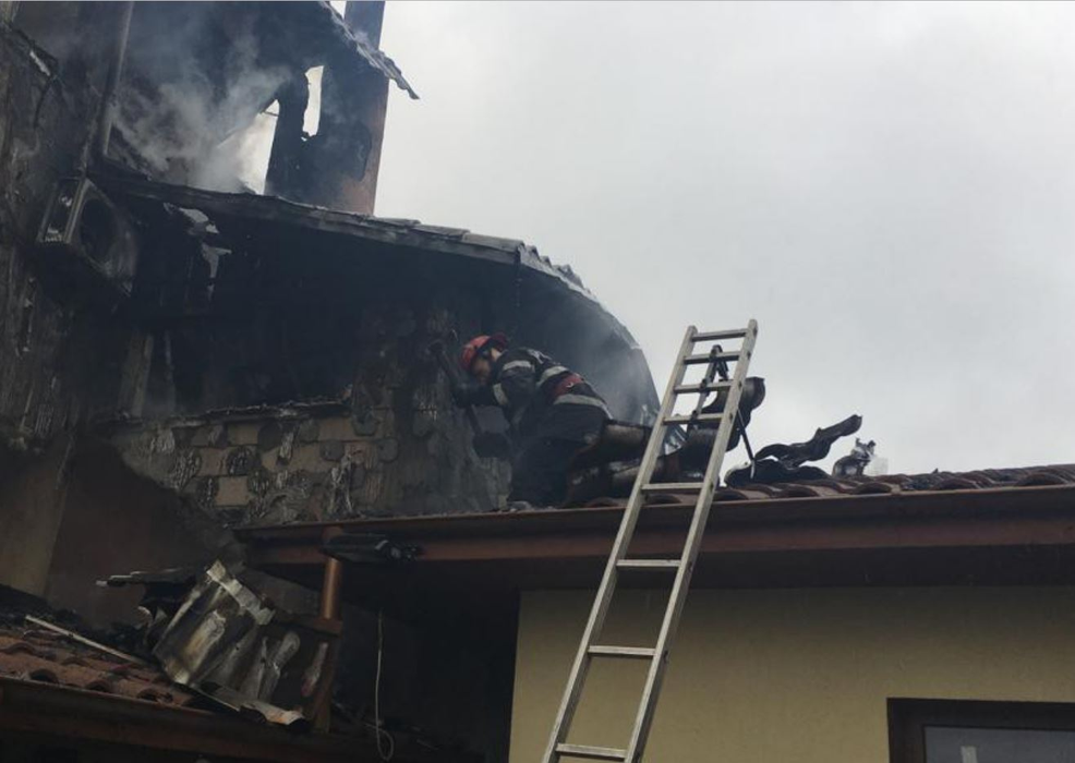 Mănăstire în flăcări la Constanța! 40 de pompieri au intervenit VIDEO