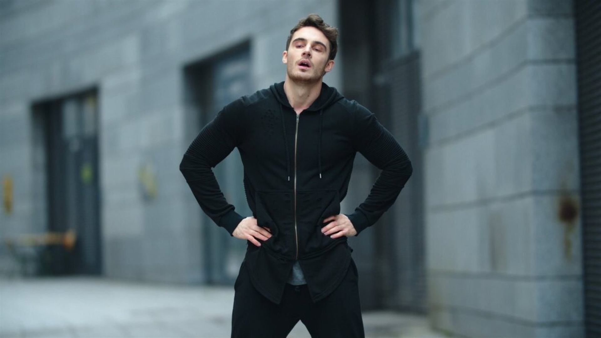 (P) Cum alegi pantaloni de trening care nu arată neglijent