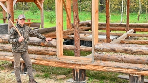 Nu e o glumă! Acest tânăr de 23 de ani și-a construit o casă cu doar 3.000 de euro