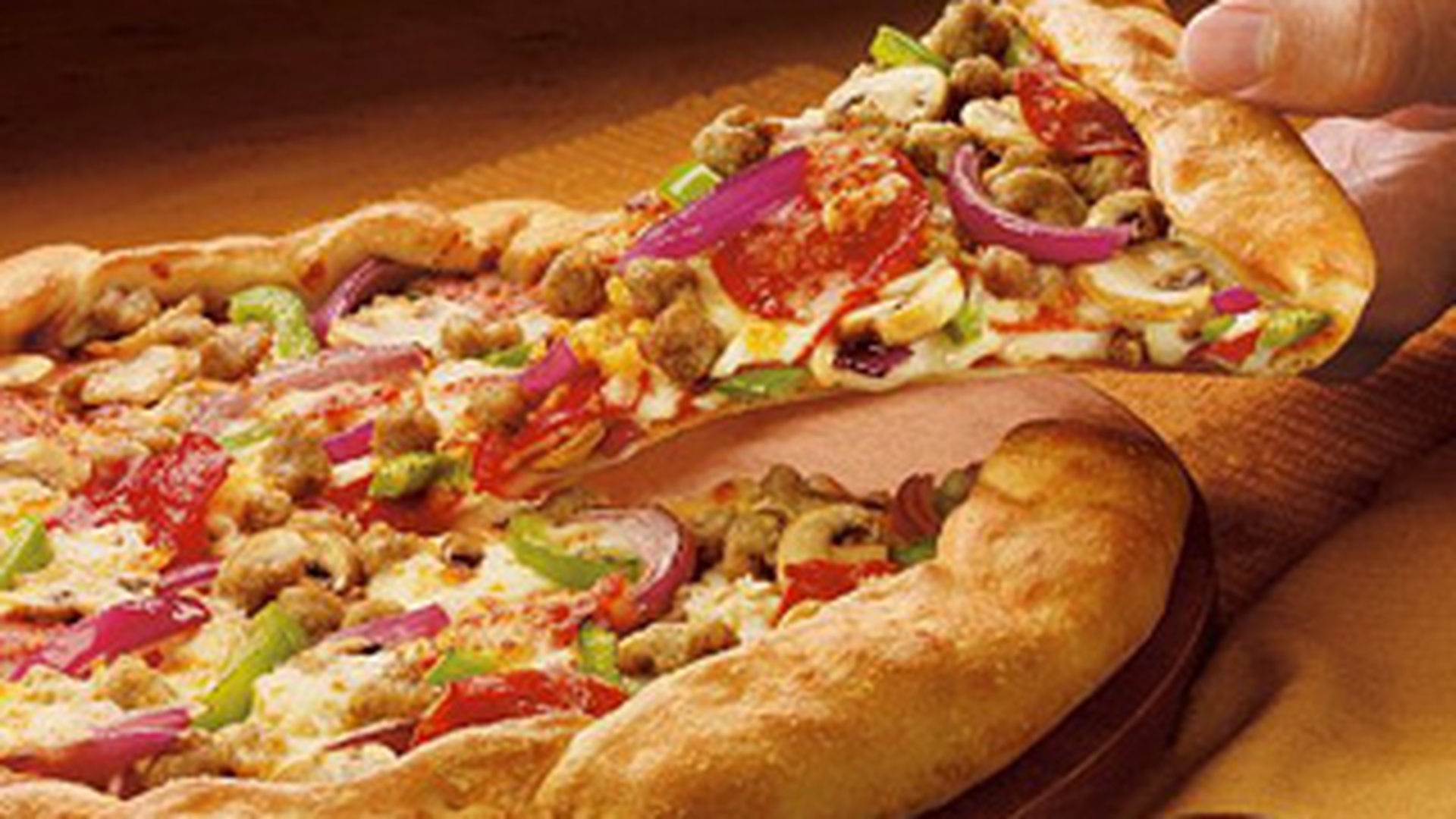 Pizza, shaorma sau apa minerala scapa de taxa pe fast food