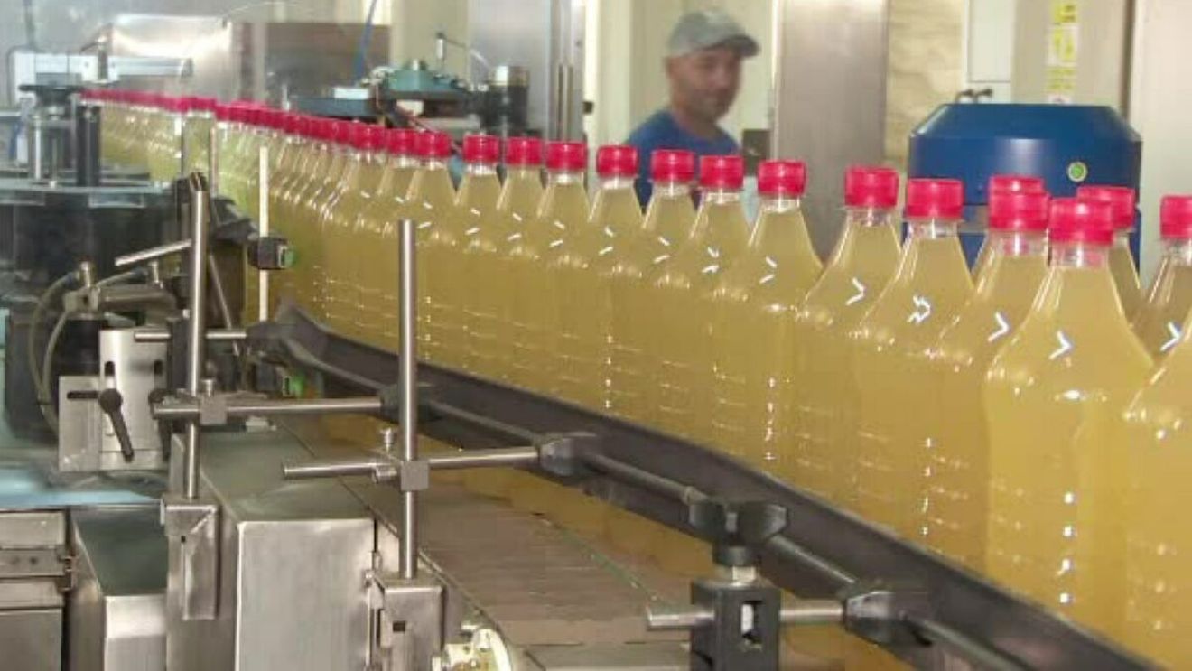 Cu cât se vinde 1 litru de borş moldovenesc în 2023? Câţi bani trebuie să dai pentru ingredientul "magic" din ciorbe