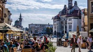 "Mai scump ca la Monaco!". Cum au reacționat câțiva turiști străini când au văzut cât costă cafeaua și mâncarea la terasele din Constanța