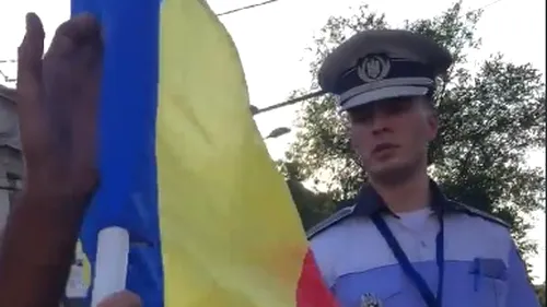 Un șofer din Capitală a fost oprit în trafic din cauza unui steag tricolor