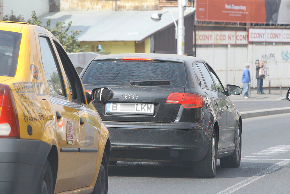 Maşina Audi A3, cu care Dan Diaconescu şi soţia lui au mers la ANAF