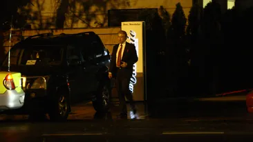 Probleme in Paradis? Edy de Romania a ramas singurel, printre masini …