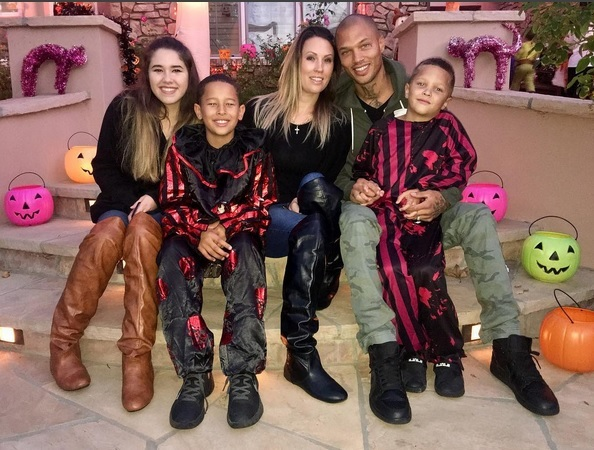 Îl mai ştiţi pe „cel mai sexy deţinut” care a devenit model? Vezi în ce lux trăieşte acum Jeremy Meeks!