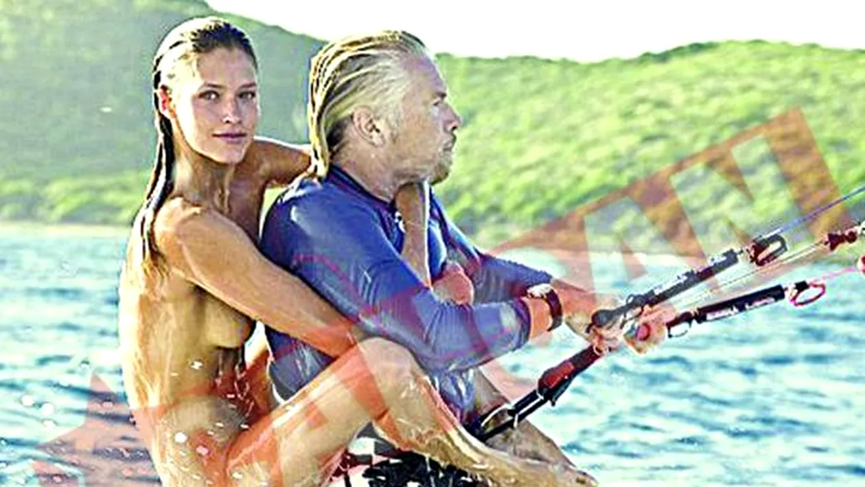 Surfing cu o femeie goala in spate