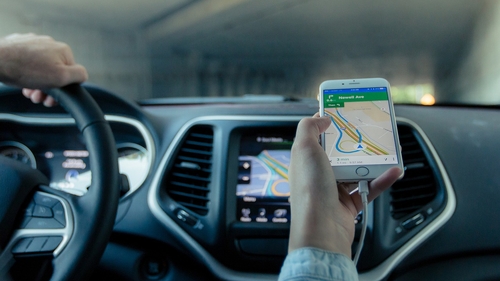 Adio, Waze și Google Maps! Un român a dat lumea peste cap cu noua aplicație, Atlas Navi. Care sunt beneficiile celor care o folosesc