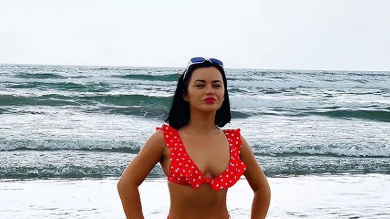 Carmen de la Sălciua, din ce în ce mai îndrăzneață! Artista și-a etalat silicoanele, spre deliciul bărbaților. FOTO