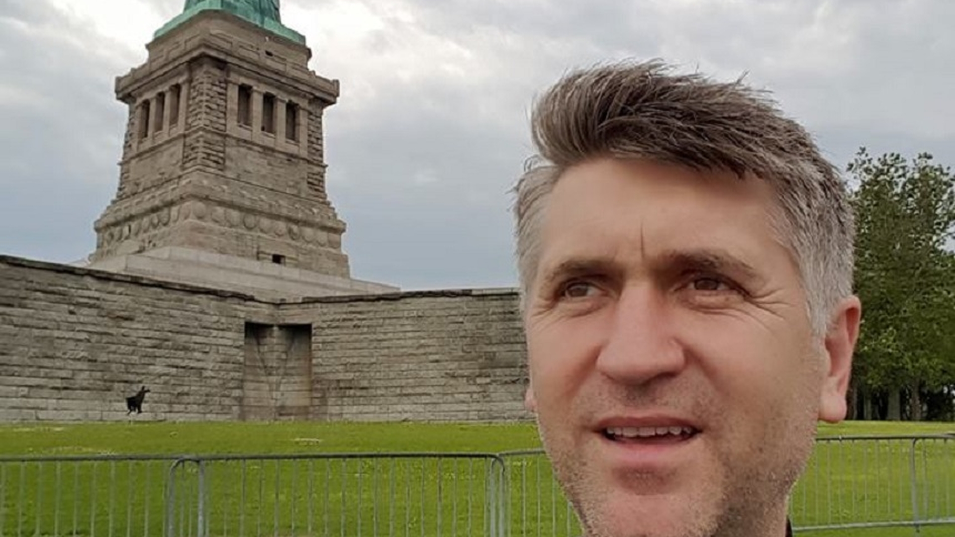 Conversaţiile halucinante între ”Ionuţ” şi părintele Pomohaci! ”Sunt activ!” ”Să faci o clismă”