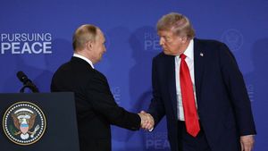 Gestul care l-a trădat pe Vladimir Putin la întâlnirea cu Donald Trump. Un expert a descifrat semnul transmis de liderul rus