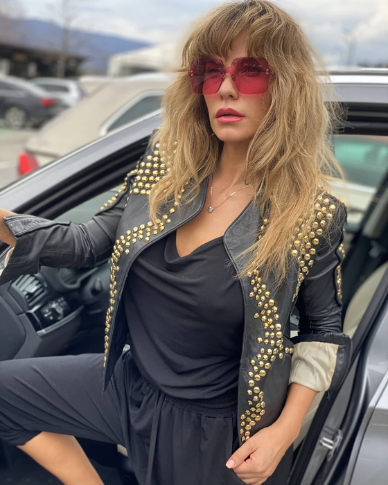 Anna Lesko, cu bustul la vedere pe Instagram: ”Cred că ești cel mai bun tratament pentru coronavirus”