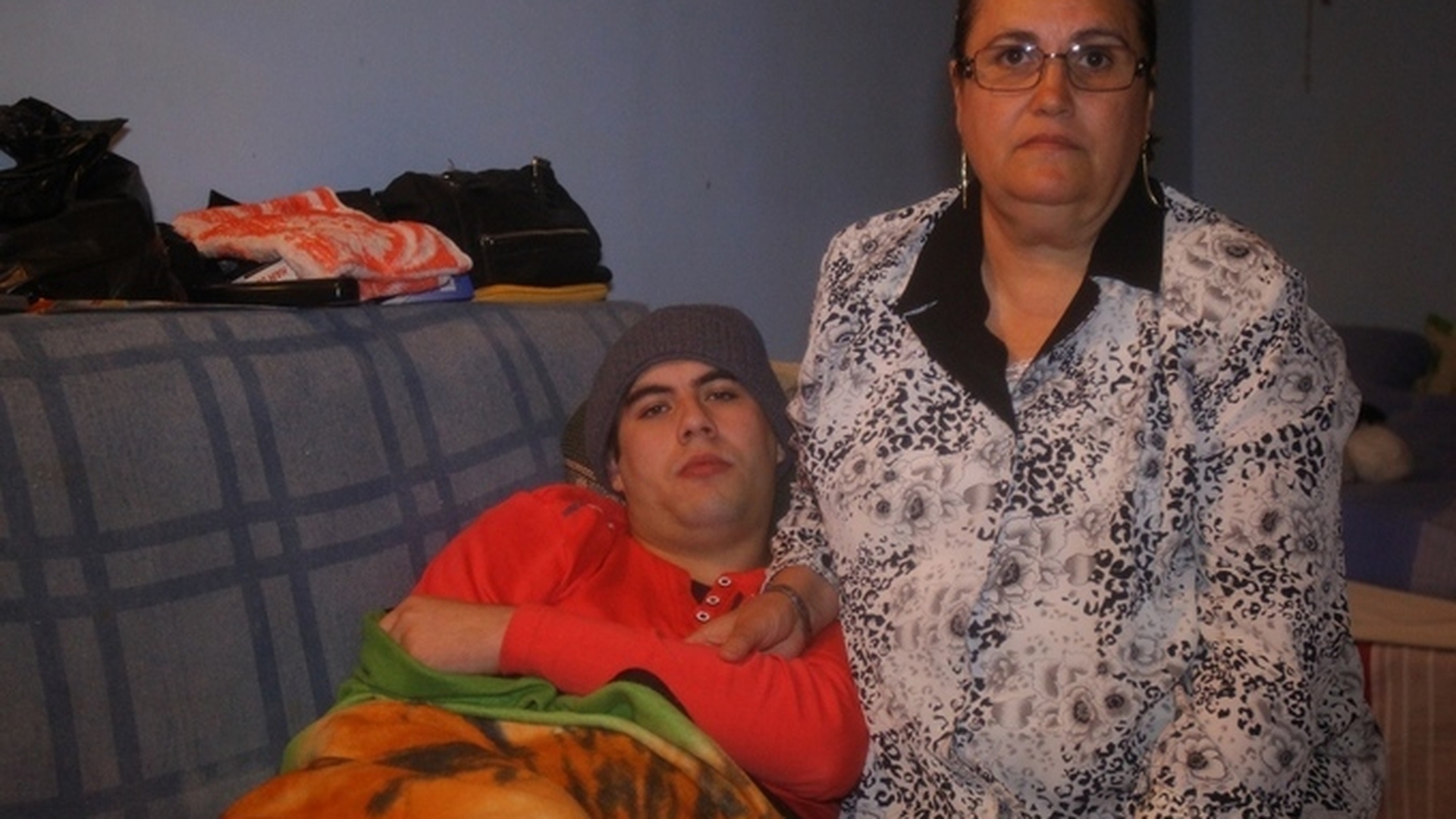 Suferinţa nu se mai termină pentru mama lui ALEX ZAMFIR, tânărul care a impresionat o ţară întreagă după ce a fost DISTRUS de etnobotanice! "Mă aştept să mor în orice clipă!"