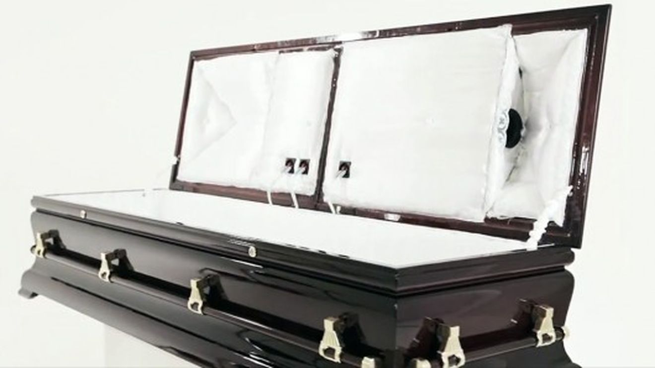 Muzica nonstop pentru morti cu cel mai puternic sistem de sunet montat intr-un cosciug