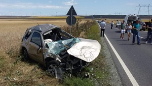 Momente de groază în Constanța! 3 copii și un adult au fost răniți, după ce maşina în care erau s-a răsturnat într-o curbă