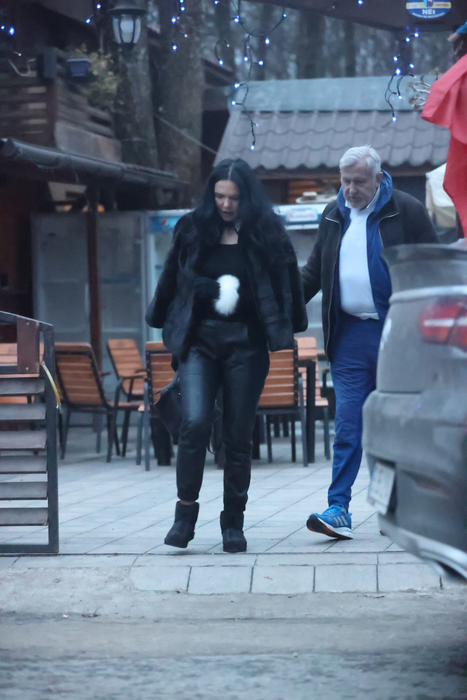 Ilie Năstase, galant față de Ioana Simion!  CANCAN.RO a surprins sărutul care demonstrează că și-au rezolvat problemele!
