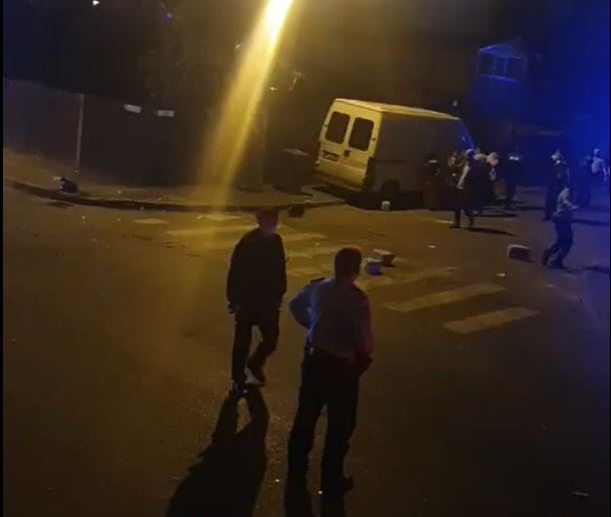UPDATE focuri de armă în Capitală: 37 de persoane au fost duse la audieri! Cum au fost filmați scandalagii înainte de lupta cu polițiștii
