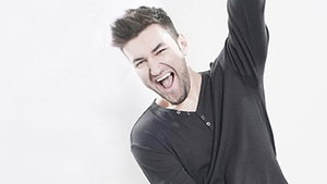 Smiley, imbracat asa cum nu l-ai mai vazut! Vezi cum s-a prezentat in aceasta seara la "Romanii au talent"