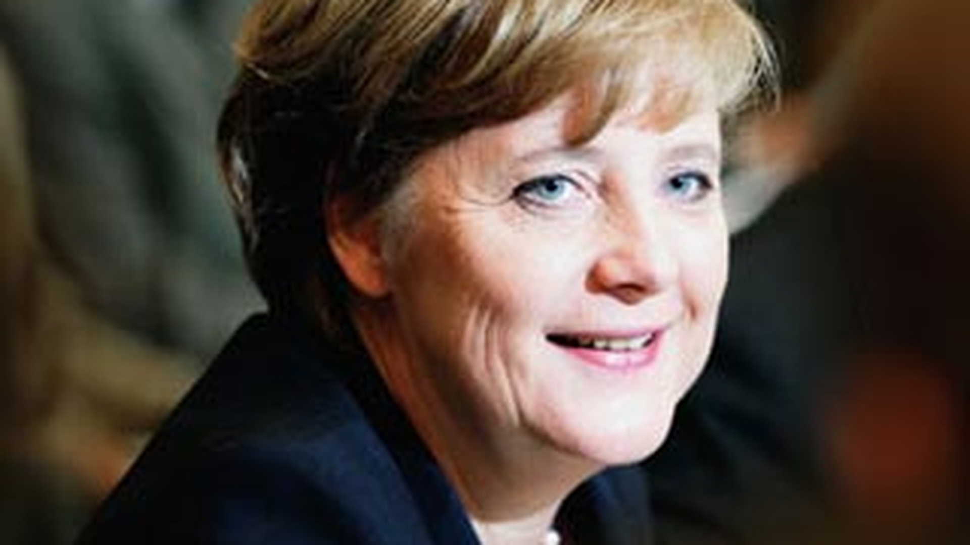 Angela Merkel l-a felicitat pe Vladimir Putin pentru investirea sa la presedintia rusa