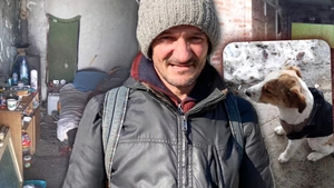 Strigătul de durere al lui Alexandru, un ieșean care-și duce traiul într-o casă de chirpici. Soția l-a părăsit când a aflat că are cancer: „Îl am pe Codiță, nu știu ce m-aș face fără el”