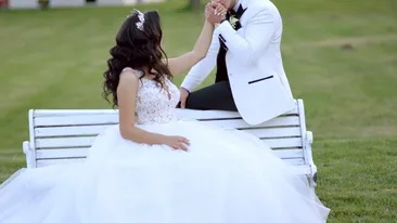 Doi îndrăgiți cântăreți din România și-au unit destinele. Au spus ”DA!” după 8 ani de relație. Imagini fabuloase de la nuntă