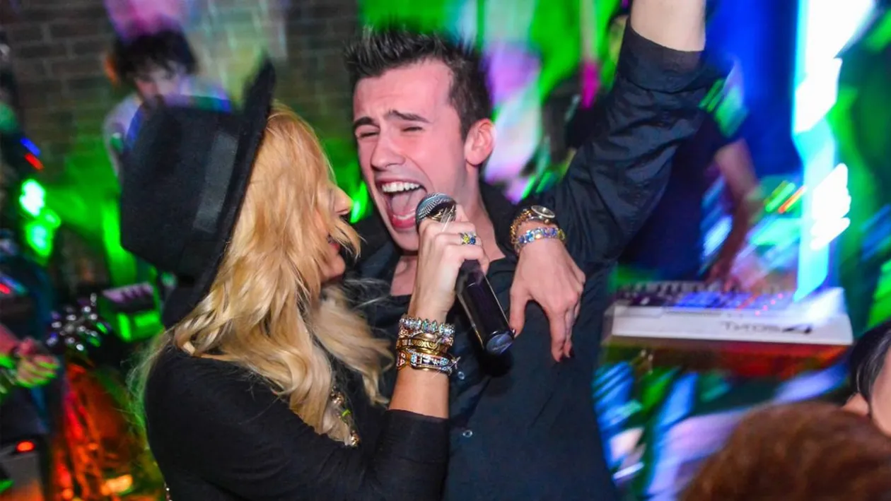 Ireal cât costă o masă de Revelion în pub-ul Deliei Matache din Centrul Vechi. Ce primești de 2.500 de lei