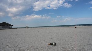 La mare, la soare... plajele sunt goale! Stațiunea Mamaia a ajuns de nerecunoscut. VIDEO