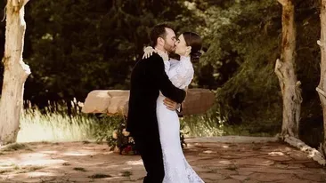 Lily Collins, starul seriei ”Emily in Paris”, s-a căsătorit. Nuntă ca în povești!