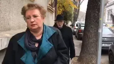 Fiica adoptivă a Stelei Popescu, desfigurată de durere în faţa casei! Nu a putut să scoată niciun cuvânt